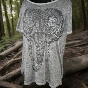 Gray T-Shirt Sz L by Wellworn LA Ornate Grey Henna Elephant Print Women